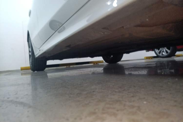 Used Honda Civic 2023 240TURBO CVT Dynamic · Center Stage Special Edition Right Side Sill
