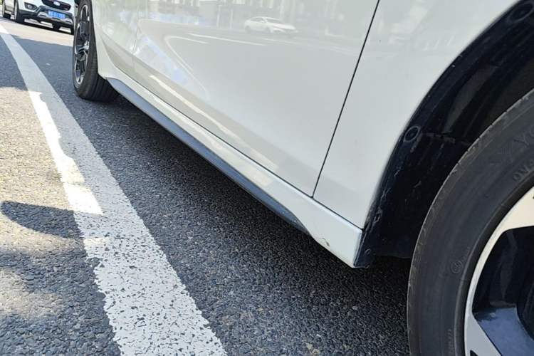 Used Honda Civic 2023 HATCHBACK 240TURBO CVT Extreme Edition Right Side Sill