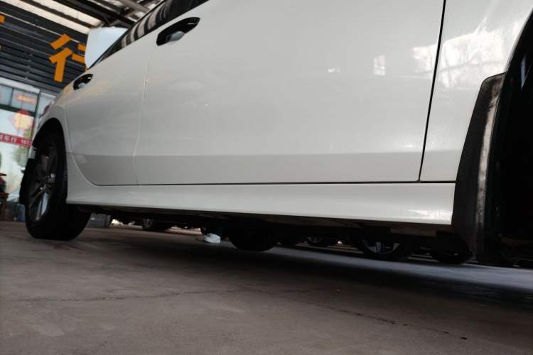 Used Honda Civic 2023 240TURBO CVT Dynamic Edition Right Side Sill