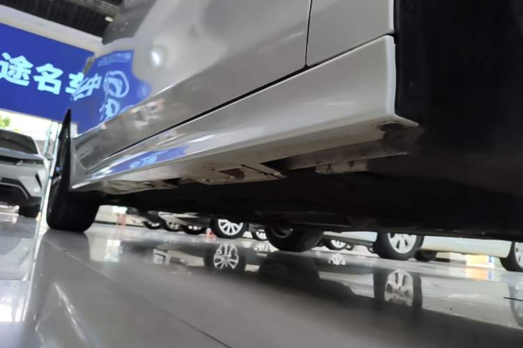 Used Honda Civic 2023 240TURBO CVT Dynamic Edition Right Side Sill
