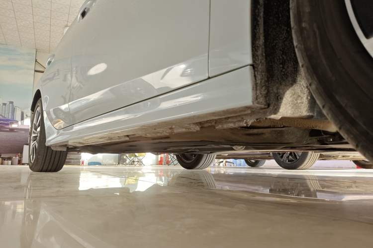 Used Honda Civic 2023 2.0L eHEV Pioneer Edition Right Side Sill