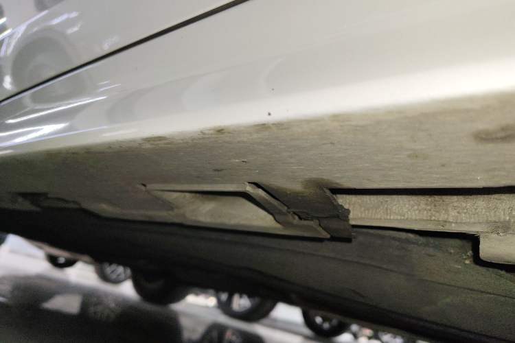 Used Honda Civic 2023 240TURBO CVT Dynamic · Center Stage Special Edition Right Side Sill