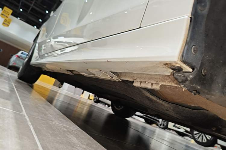 Used Honda Civic 2023 240TURBO CVT Dynamic Edition Right Side Sill