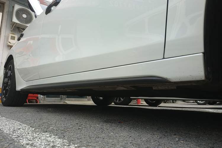 Used Honda Civic 2023 HATCHBACK 240TURBO CVT Extreme Edition Right Side Sill