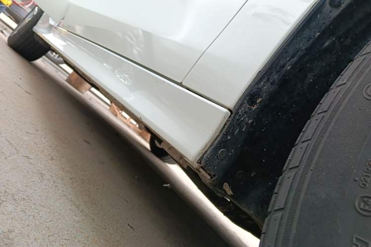 Used Honda Civic 2023 240TURBO CVT Dynamic · Center Stage Special Edition Right Side Sill