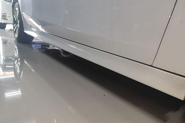 Used Honda Civic 2023 240TURBO CVT Dynamic Edition Right Side Sill