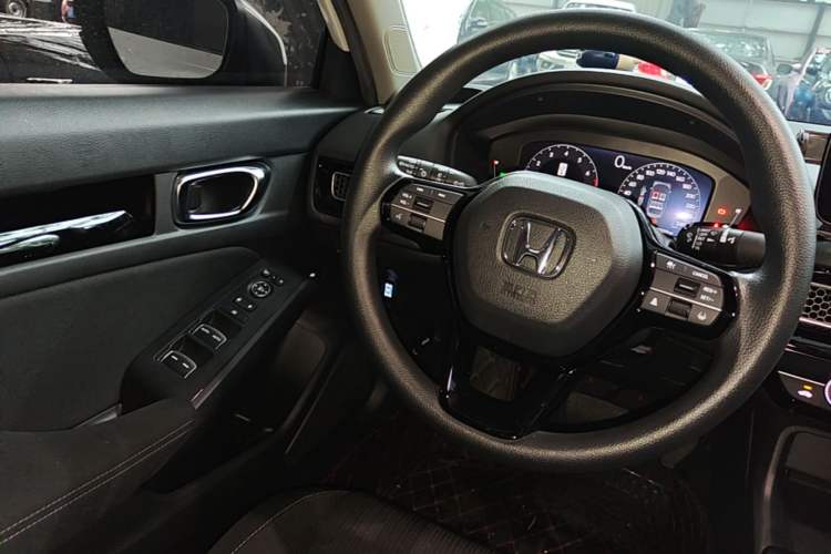 Used Honda Civic 2023 240TURBO CVT Dynamic · Center Stage Special Edition Steering Wheel