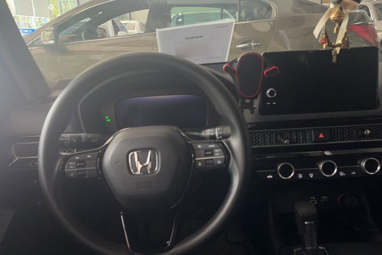 Used Honda Civic 2023 240TURBO CVT Dynamic · Center Stage Special Edition Steering Wheel