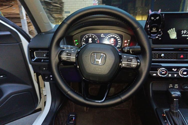 Used Honda Civic 2023 240TURBO CVT Dynamic · Center Stage Special Edition Steering Wheel