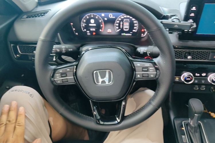 Used Honda Civic 2023 240TURBO CVT Dynamic Edition Steering Wheel