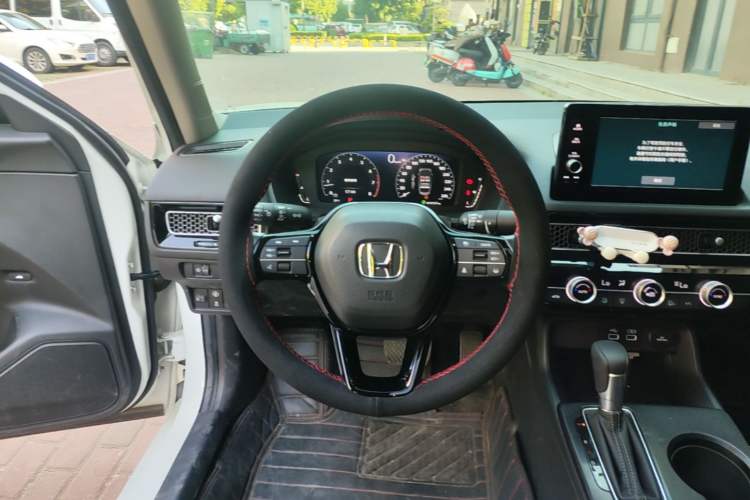 Used Honda Civic 2023 240TURBO CVT Dynamic Edition Steering Wheel