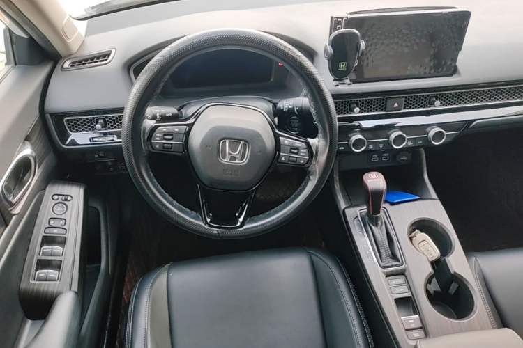Used Honda Civic 2023 240TURBO CVT Dynamic · Center Stage Special Edition Steering Wheel