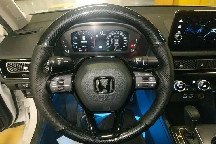Used Honda Civic 2023 240TURBO CVT Dynamic · Center Stage Special Edition Steering Wheel