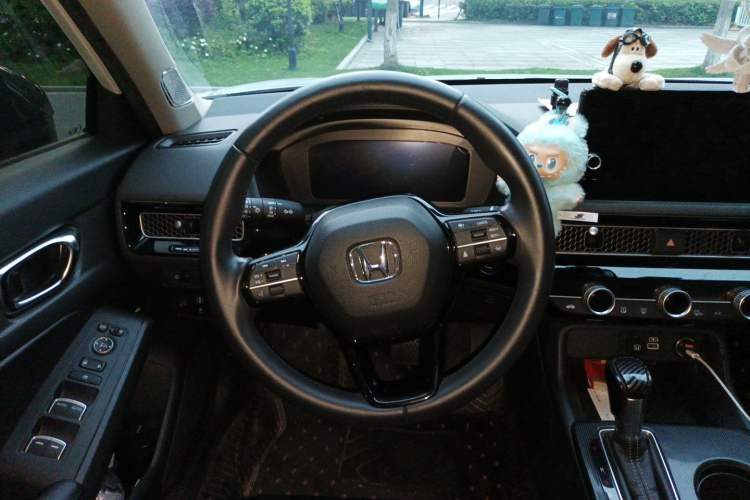 Used Honda Civic 2023 240TURBO CVT Dynamic Edition Steering Wheel