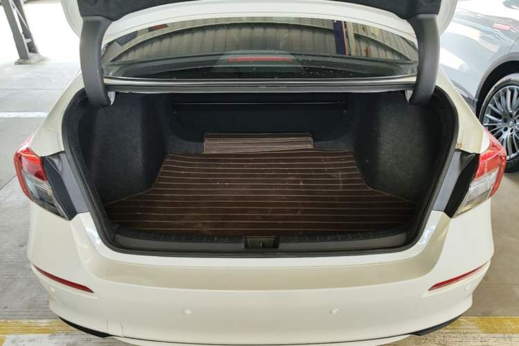 Used Honda Civic 2023 240TURBO CVT Dynamic Edition Trunk