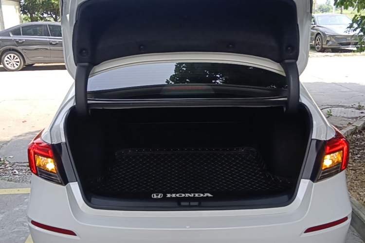 Used Honda Civic 2023 240TURBO CVT Dynamic Edition Trunk