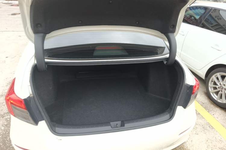 Used Honda Civic 2023 240TURBO CVT Dynamic Edition Trunk