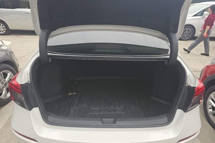 Used Honda Civic 2023 240TURBO CVT Dynamic Edition Trunk