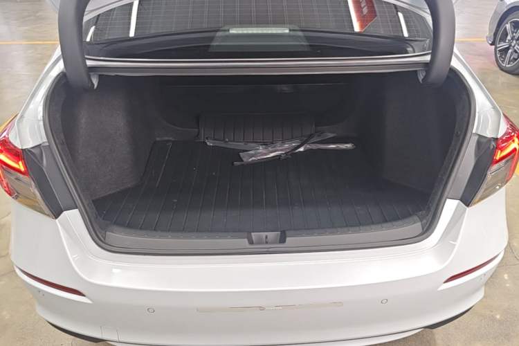 Used Honda Civic 2023 2.0L eHEV Sharp Edition Trunk