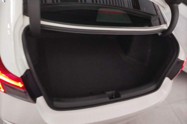 Used Honda Civic 2023 240TURBO CVT Dynamic Edition Trunk