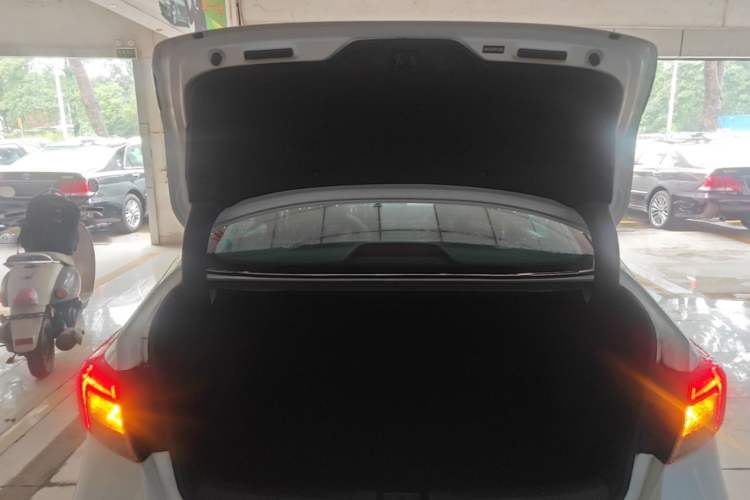 Used Honda Civic 2023 240TURBO CVT Dynamic Edition Trunk