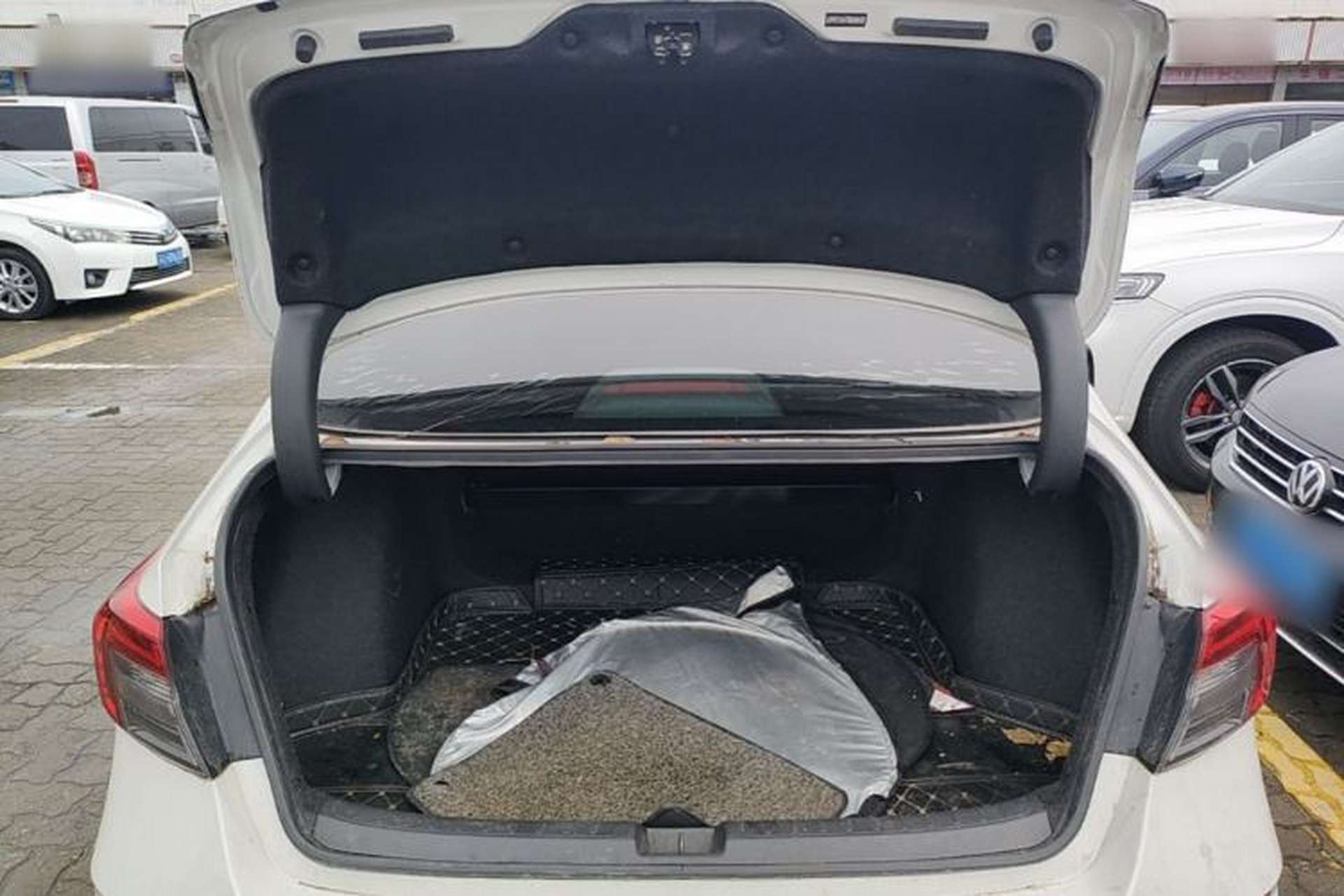 Used Honda Civic 2023 240TURBO CVT Dynamic Edition Trunk