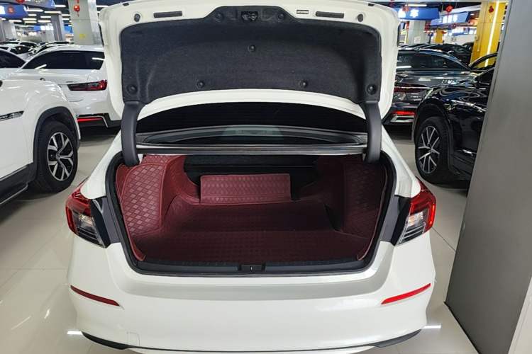 Used Honda Civic 2023 240TURBO CVT Dynamic Edition Trunk