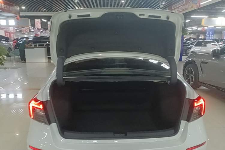 Used Honda Civic 2023 240TURBO CVT Dynamic Edition Trunk