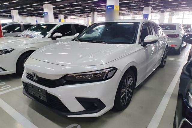 Ojetý Honda Civic 2023 240TURBO CVT Dynamic · Center Stage Special Edition