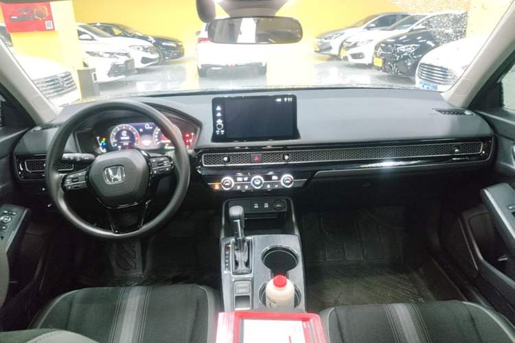 Used Honda Civic 2025 240TURBO CVT Smart & Fun Plus Center Console