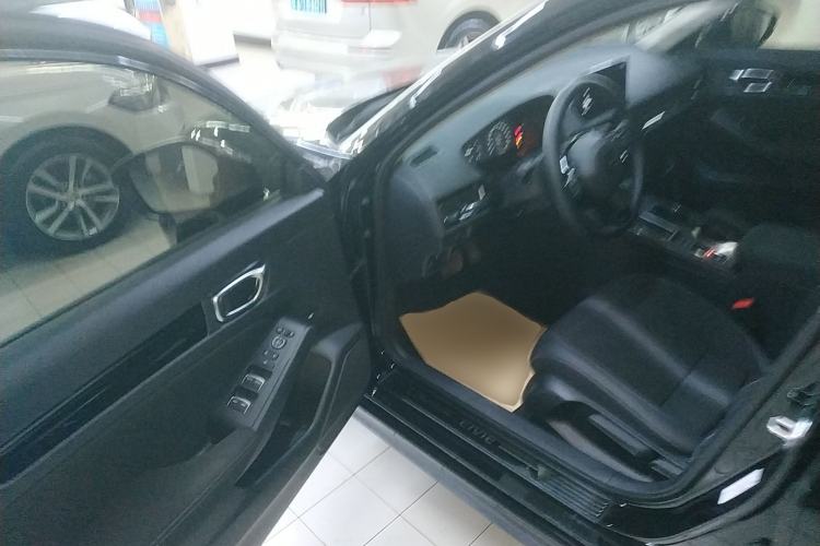 Used Honda Civic 2025 240TURBO CVT Smart & Fun Plus Interior 3