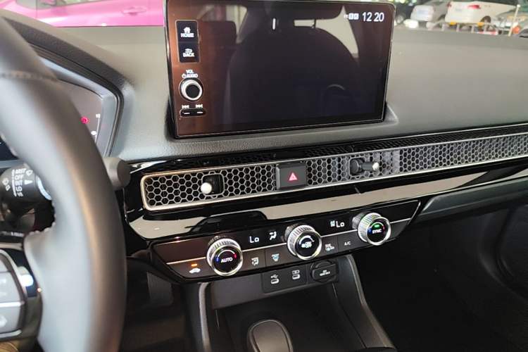 Used Honda Civic 2025 240TURBO CVT SmartFun Pro Audio And AC Panel