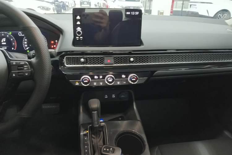 Used Honda Civic 2025 240TURBO CVT Smart & Fun Plus Audio And AC Panel