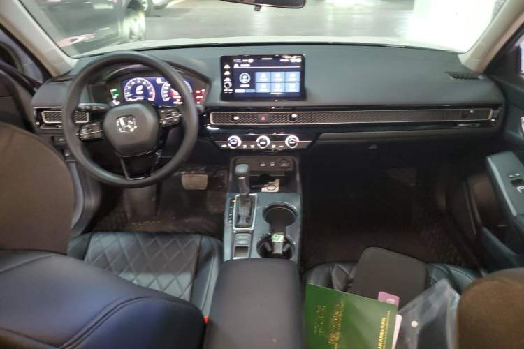 Used Honda Civic 2025 240TURBO CVT Smart & Fun Plus Center Console