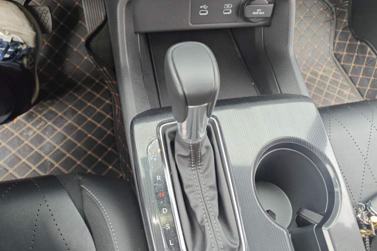 Used Honda Civic 2025 240TURBO CVT SmartFun Pro Gear Lever
