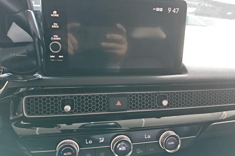 Used Honda Civic 2025 240TURBO CVT SmartFun Pro Audio And AC Panel