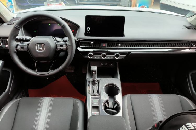 Used Honda Civic 2025 240TURBO CVT Smart & Fun Plus Center Console
