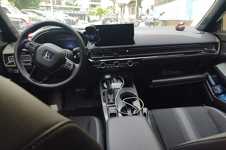 Used Honda Civic 2025 240TURBO CVT Smart & Fun Plus Center Console