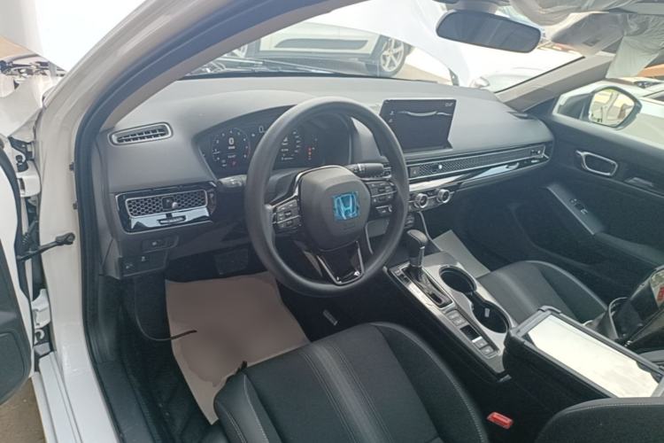 Used Honda Civic 2025 240TURBO CVT Smart & Fun Plus Center Console