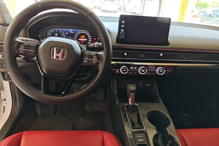 Used Honda Civic 2025 240TURBO CVT Smart & Fun Plus Center Console