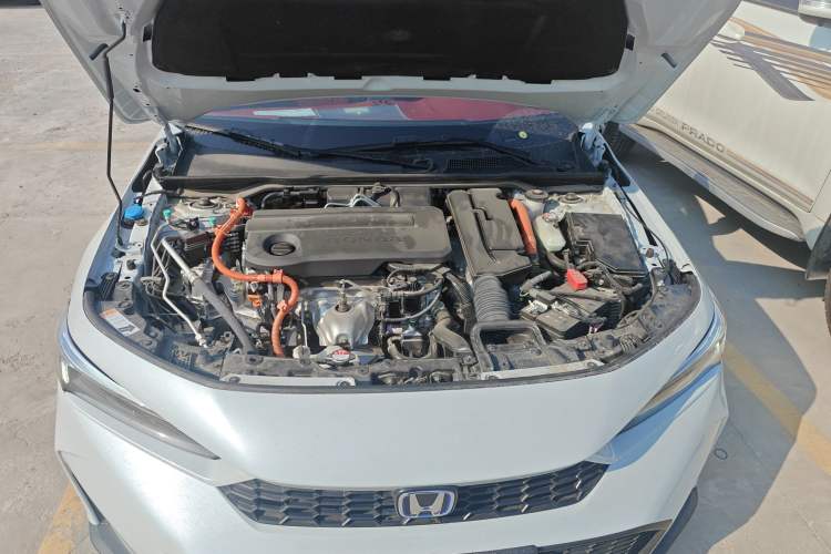 Used Honda Civic 2025 2.0L eHEV Hybrid Plus Engine Bay