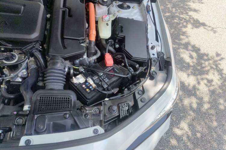 Used Honda Civic 2025 2.0L eHEV Hybrid Plus Engine Bay Left