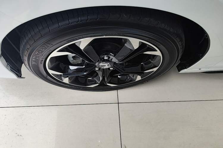Used Honda Civic 2025 240TURBO CVT SmartFun Pro Exterior 4