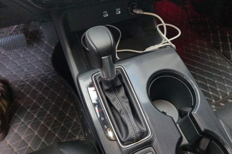 Used Honda Civic 2025 240TURBO CVT SmartFun Pro Gear Lever