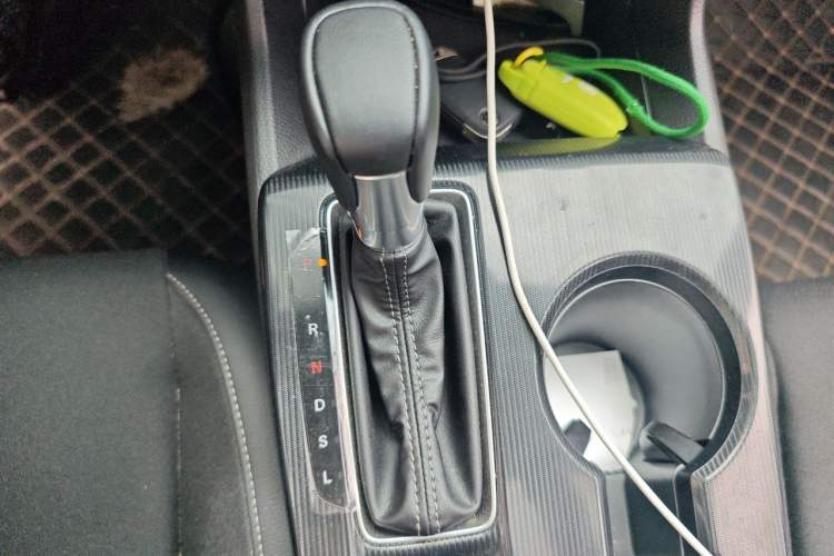 Used Honda Civic 2025 240TURBO CVT SmartFun Pro Gear Lever