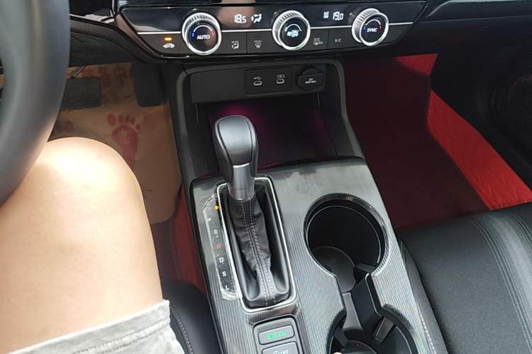 Used Honda Civic 2025 240TURBO CVT SmartFun Pro Gear Lever