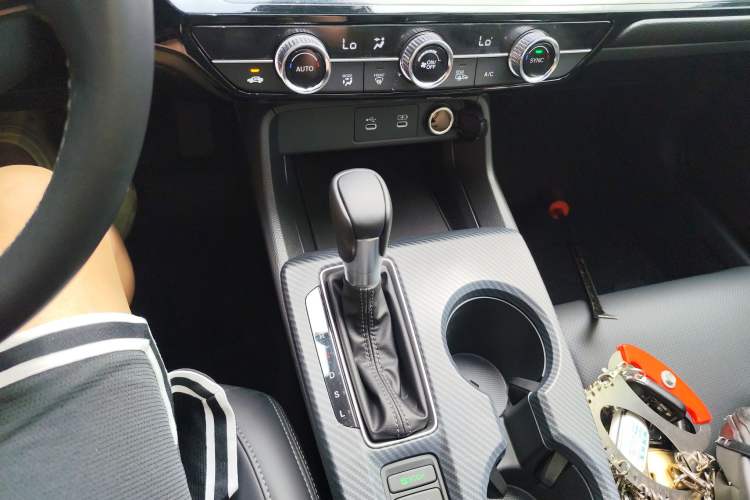Used Honda Civic 2025 240TURBO CVT SmartFun Pro Gear Lever