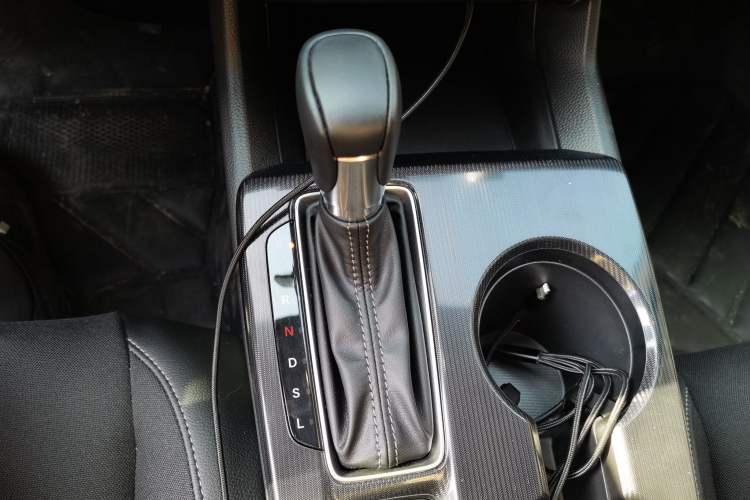 Used Honda Civic 2025 240TURBO CVT SmartFun Pro Gear Lever