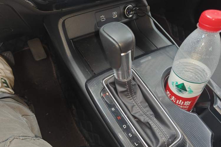Used Honda Civic 2025 240TURBO CVT SmartFun Pro Gear Lever