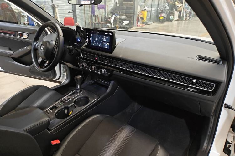 Used Honda Civic 2025 240TURBO CVT SmartFun Pro Interior 4